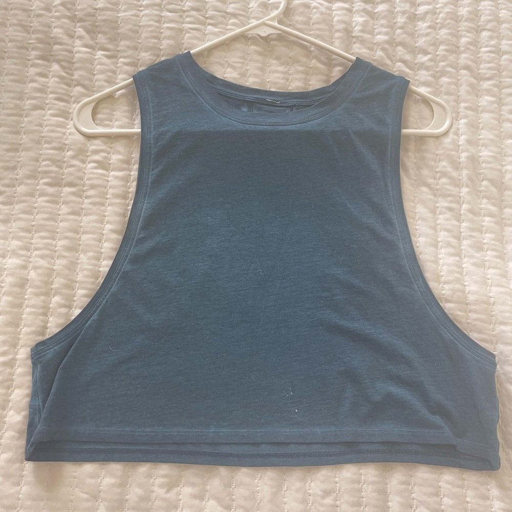 Cropped Lululemon dark blue high neck tank